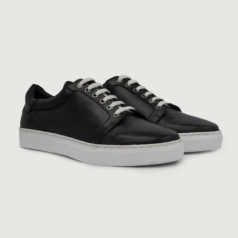 Carter Runn Black Leather Sneakers For Men in Black Full-Grain Leather - Lateral Side Profile View | Buy Online