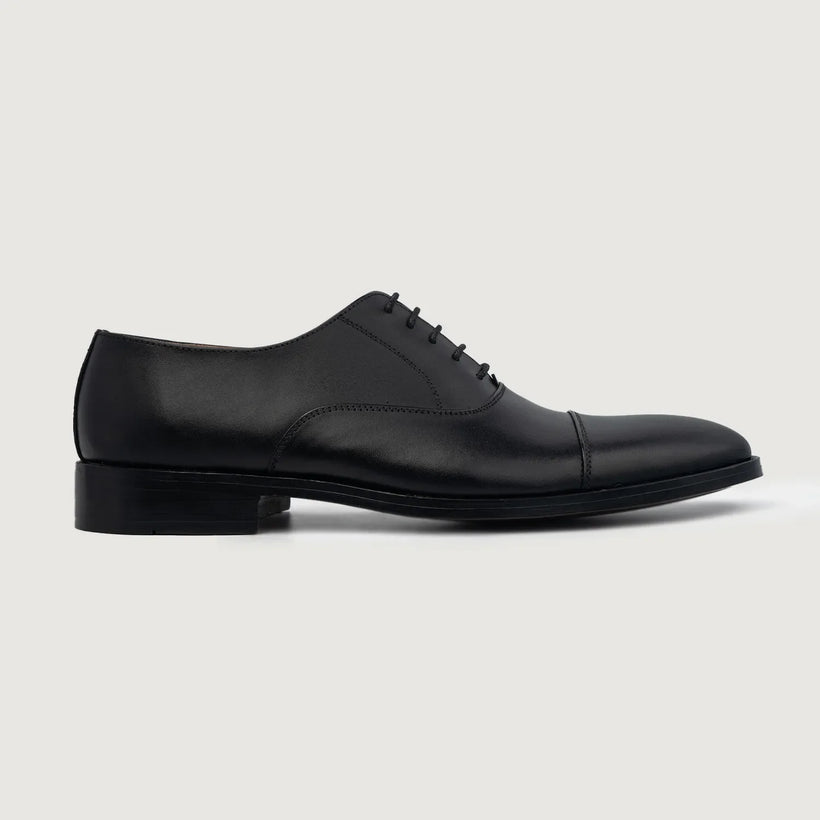 Black Full-Grain leather Shoes - Goodyear Welt Construction & Front Toe Box Detail