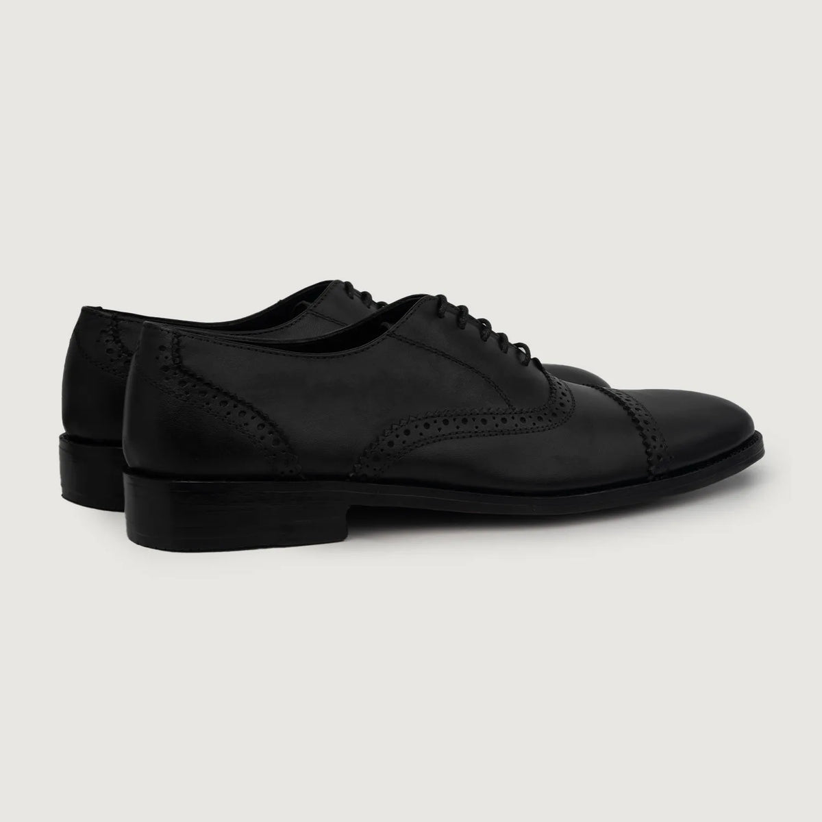 High-Traction Rubber Outsole & Lug Tread Pattern on Greyson Brogues Oxford Black Leather Shoes For Men