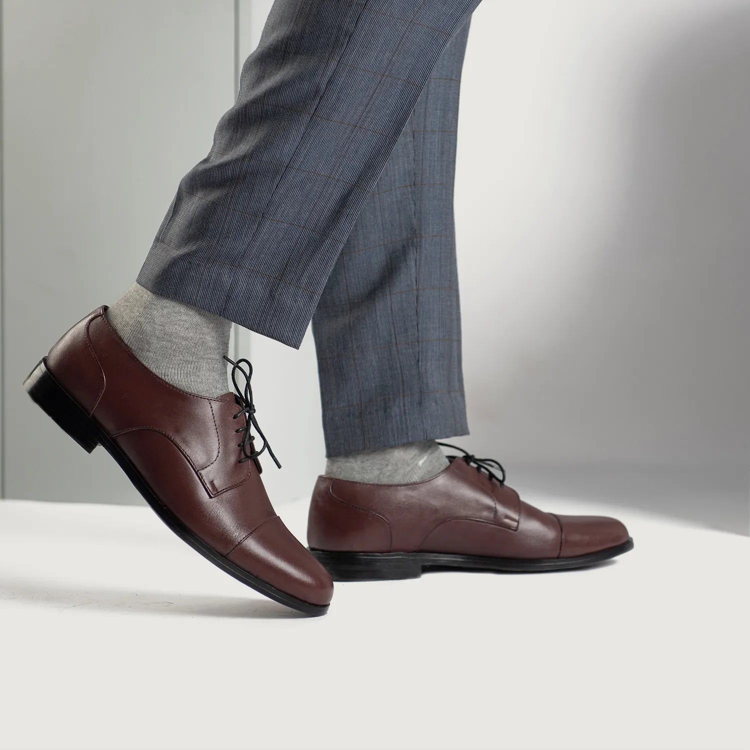 Orlaven Attorney Derby Maroon Leather Shoes footwear image 8