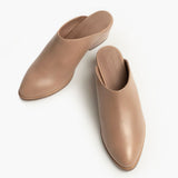 Authentic Full-Grain Leather Grain Depth & Pull-Up Patina Texture Detail