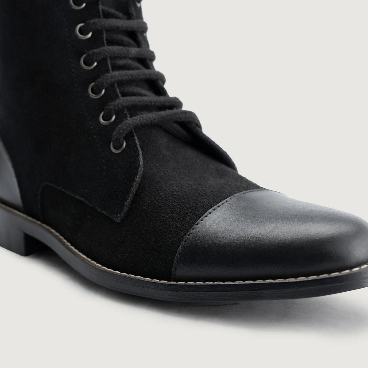 Authentic Full-Grain Leather Grain Depth & Pull-Up Patina Texture Detail