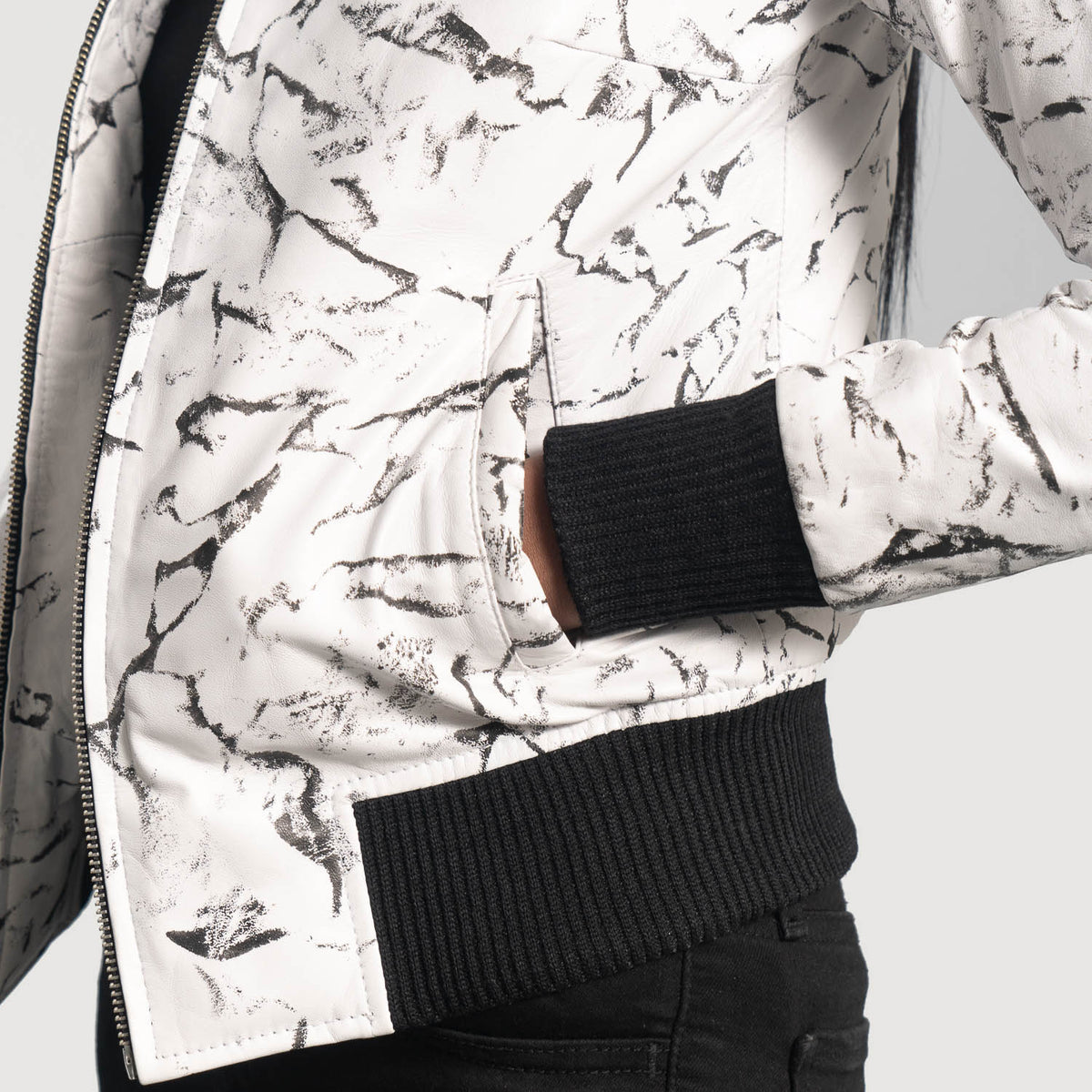 Authentic Sheepskin Dip &Amp; Dye with Dip & Dye Finish Grain Texture & Heavy-Duty Seam Stitching Detail