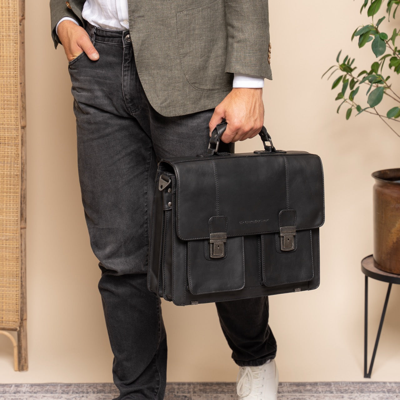 Black Leather Briefcase Springfield, detail view 1