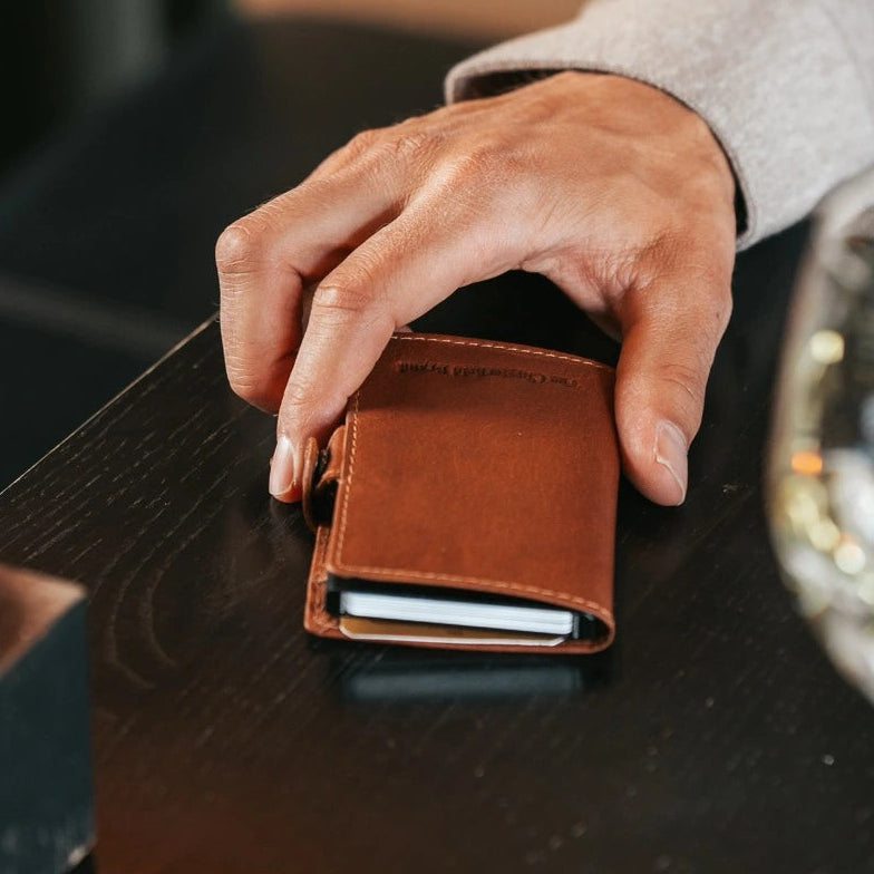 Cognac Leather Card Holder Baldwin, product view 2
