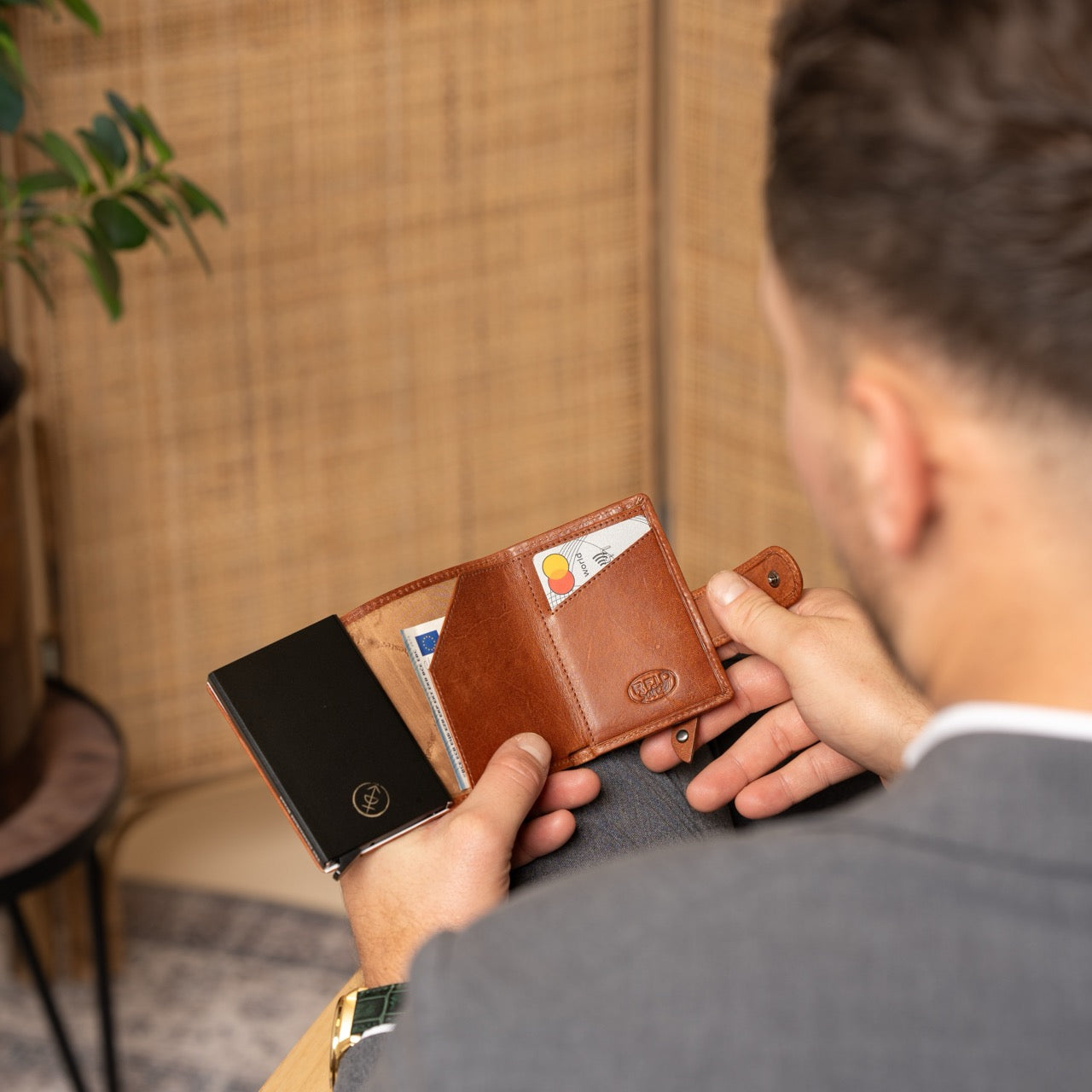 Cognac Leather Card Holder Larino, product view 3