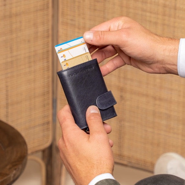 Mannheim Full-Grain Leather Card Holder – alternate product view 2