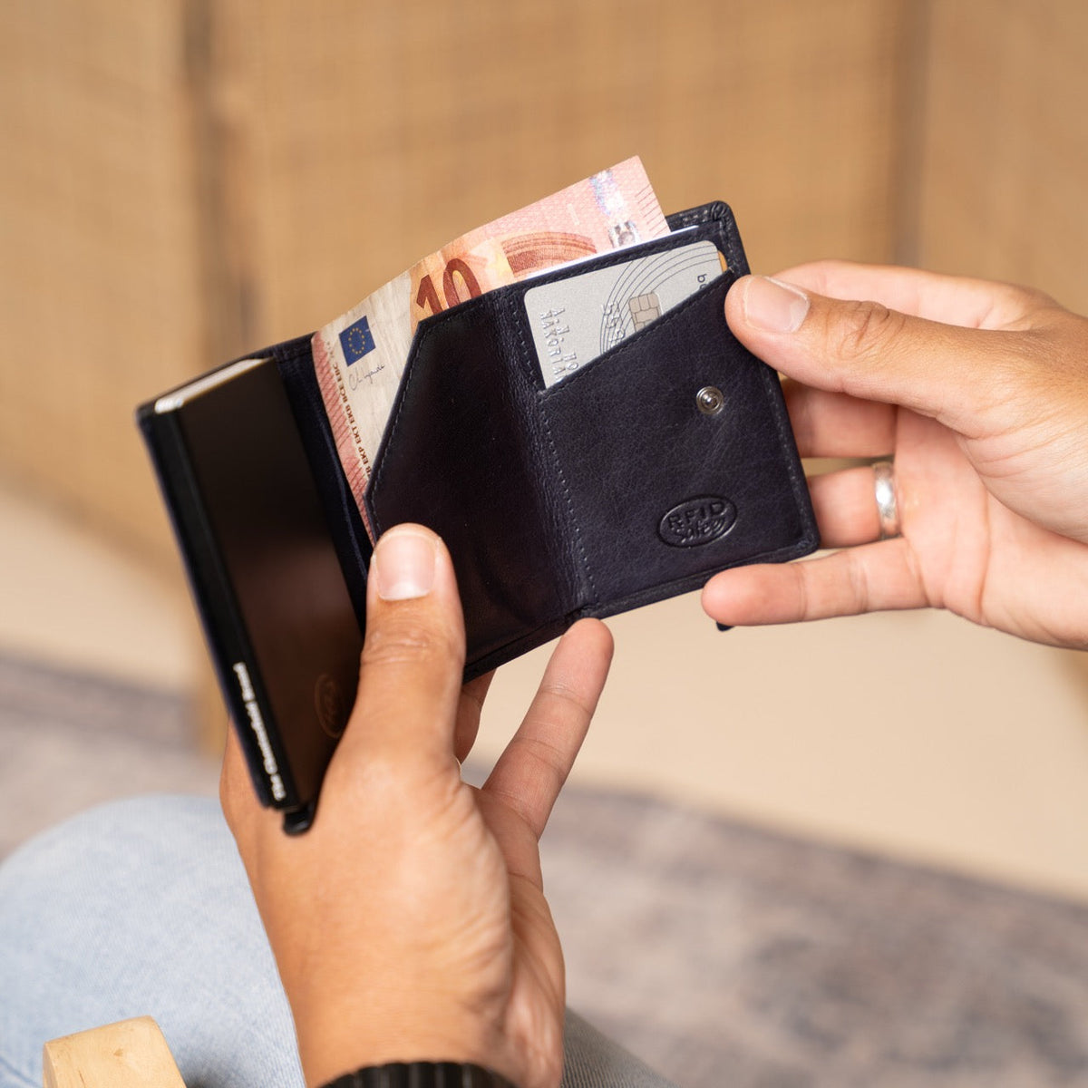 Paris Full-Grain Leather Card Holder – alternate product view 3