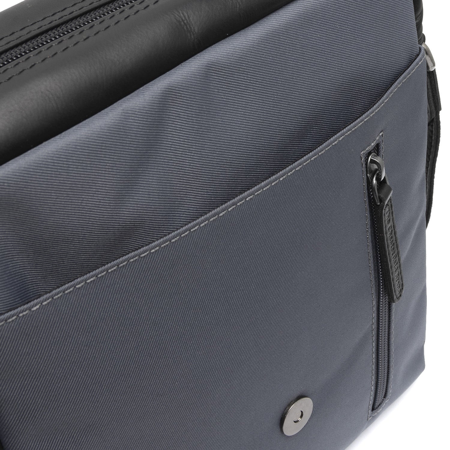 Light Grey Leather Crossbody Bag Mikeli, detail view 4