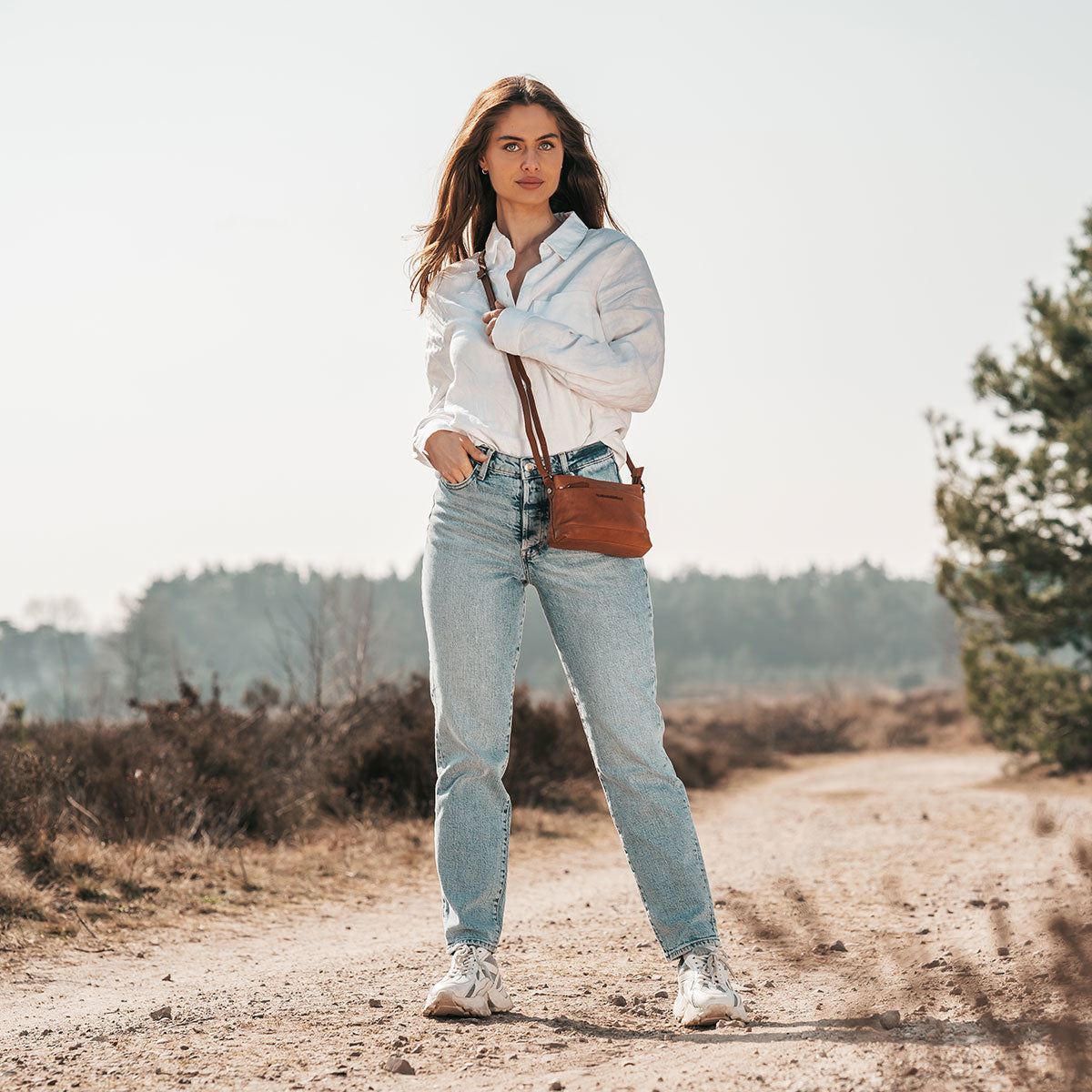Cognac Leather Crossbody Bag Salerno, product view 3