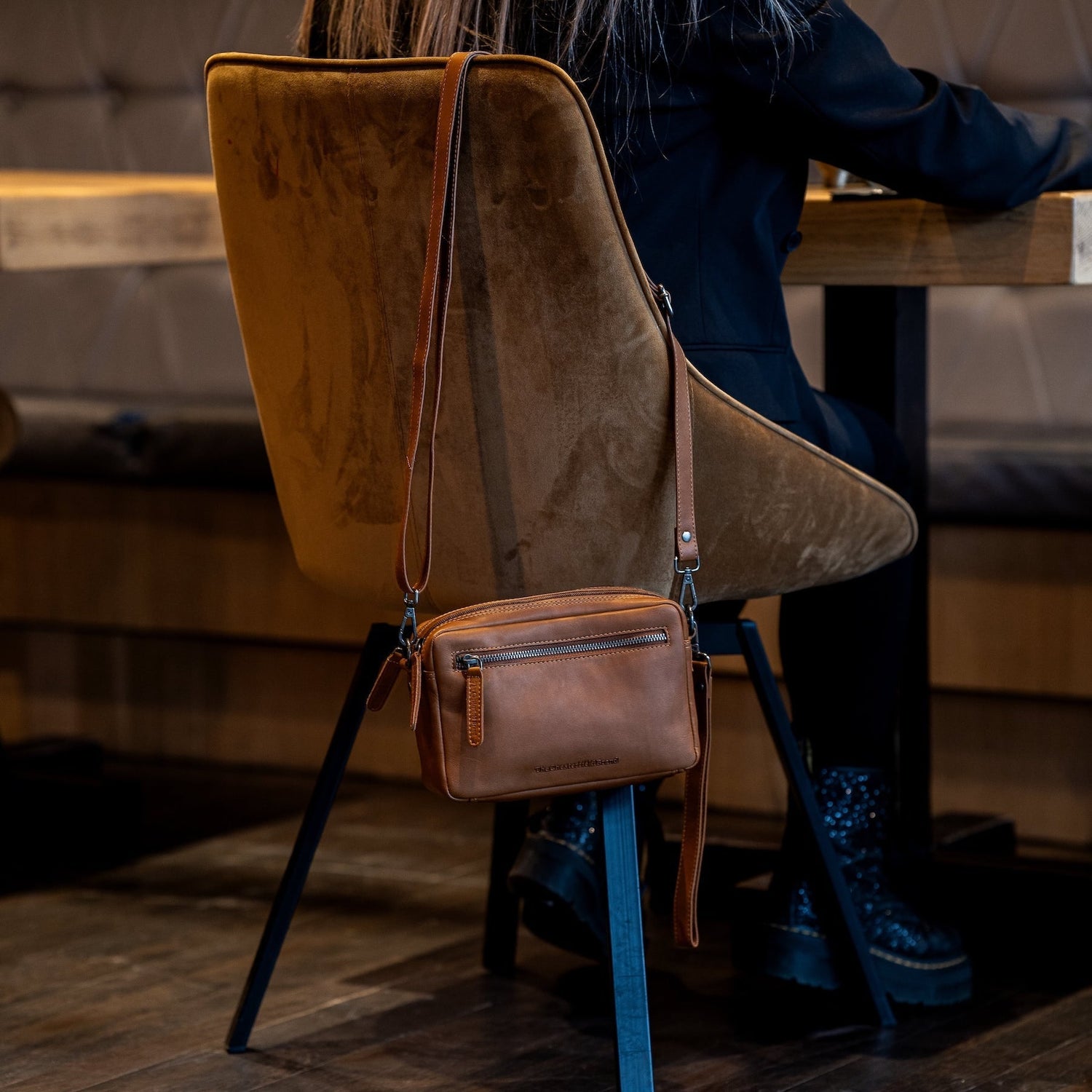 Cognac Leather Crossbody Bag Samui, product view 3