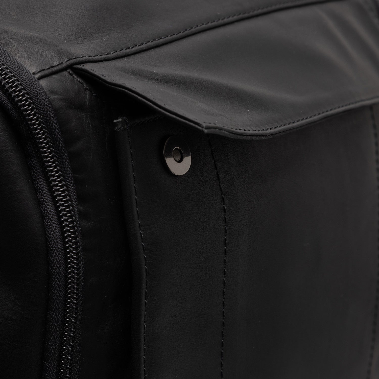 Black Leather Laptop Backpack Rich, detail view 5