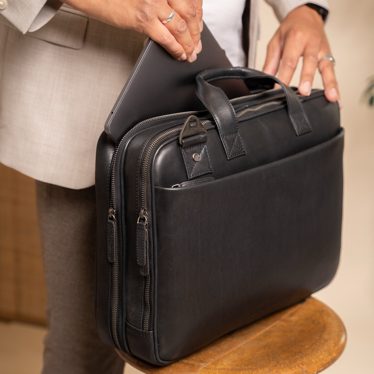 Black Leather Laptop Bag Iseo, product view 3