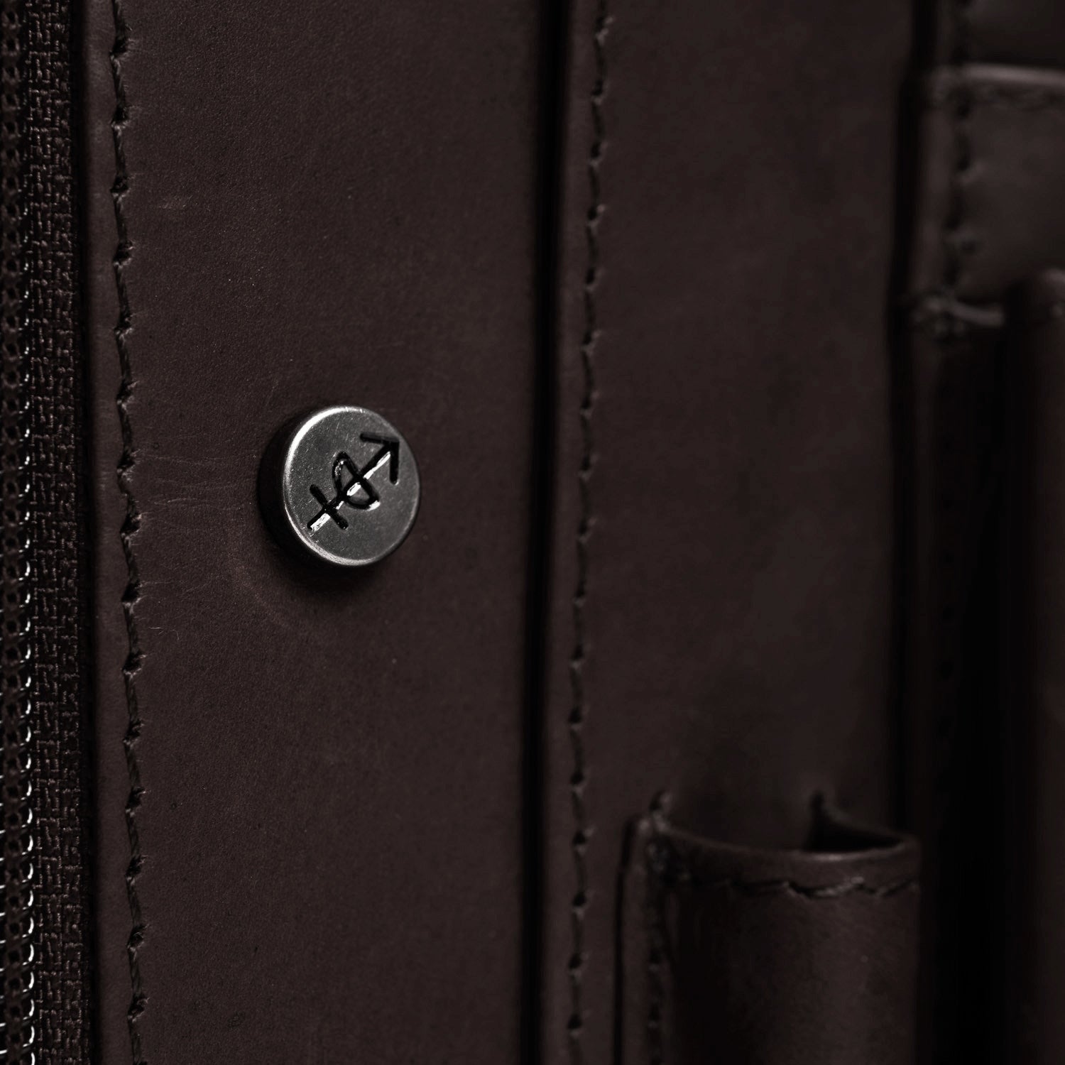Brown Leather Portfolio Barnet, detail view 1