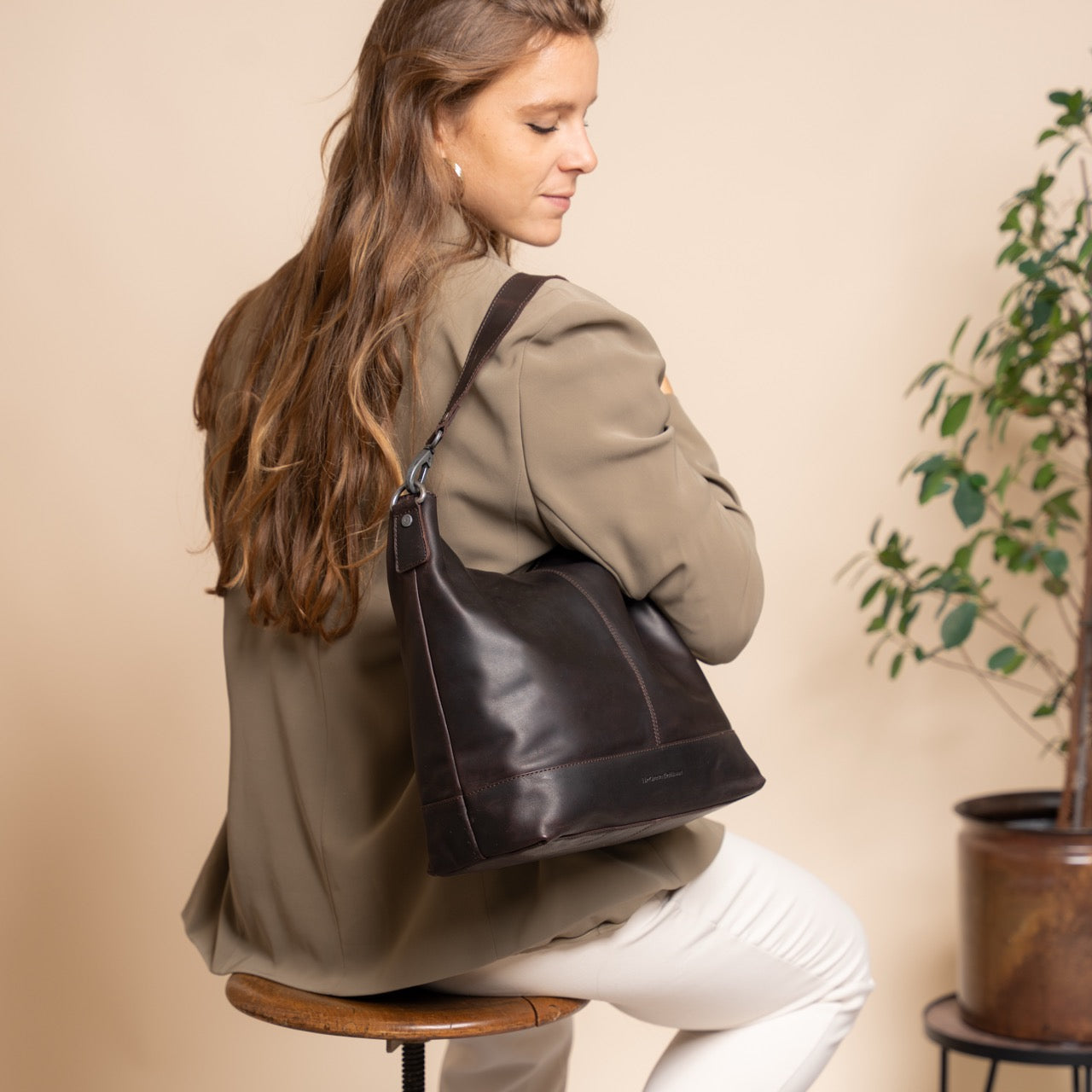Brown Leather Shoulder Bag Amelia, product view 2