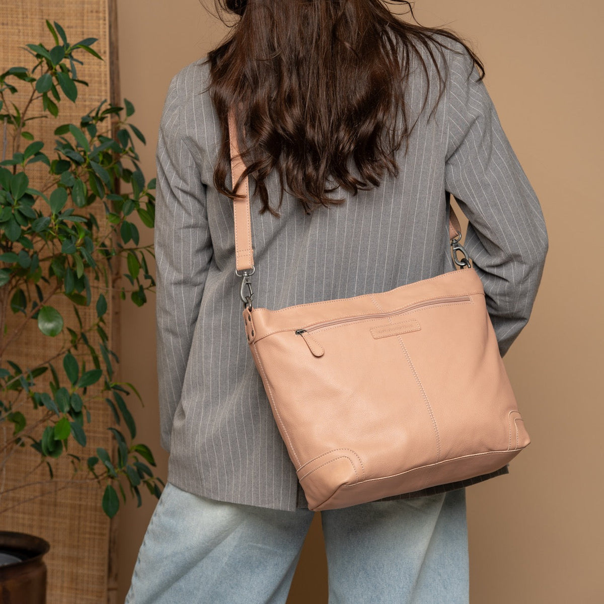 Vintage Rose Leather Shoulder Bag Astero, detail view 1