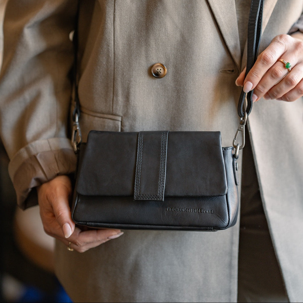 Black Leather Shoulder Bag Clifden, product view 2