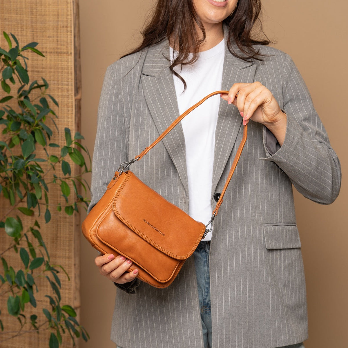 Miloa Full-Grain Leather Shoulder Bag – alternate product view 3