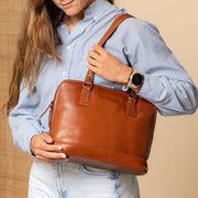 Cognac Leather Shoulder Bag Viamonte, product view 2