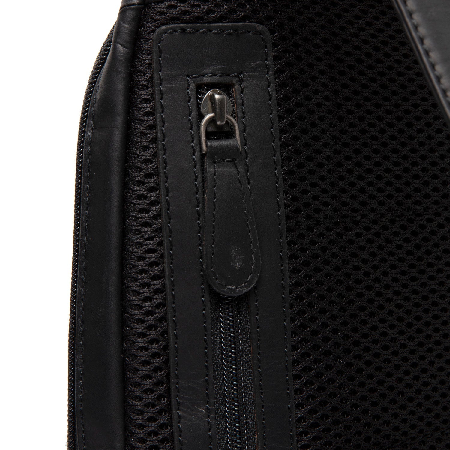 Black Leather Sling Bag Bowey, detail view 5