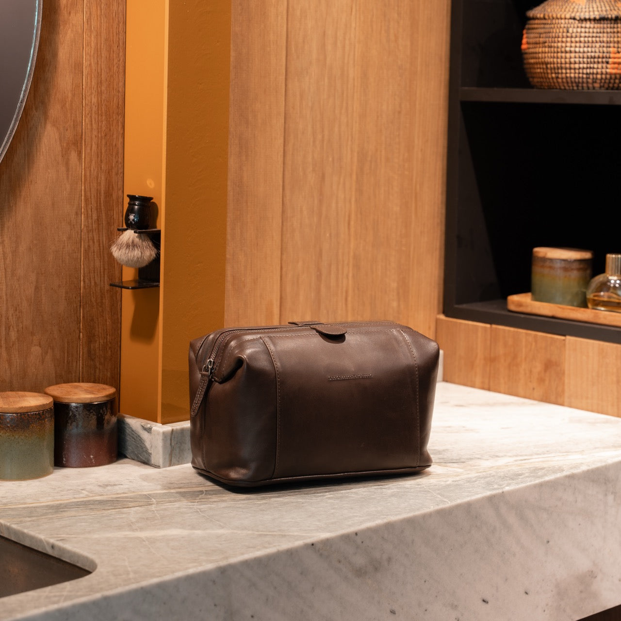 Brown Leather Toiletry Bag Biassa, product view 2