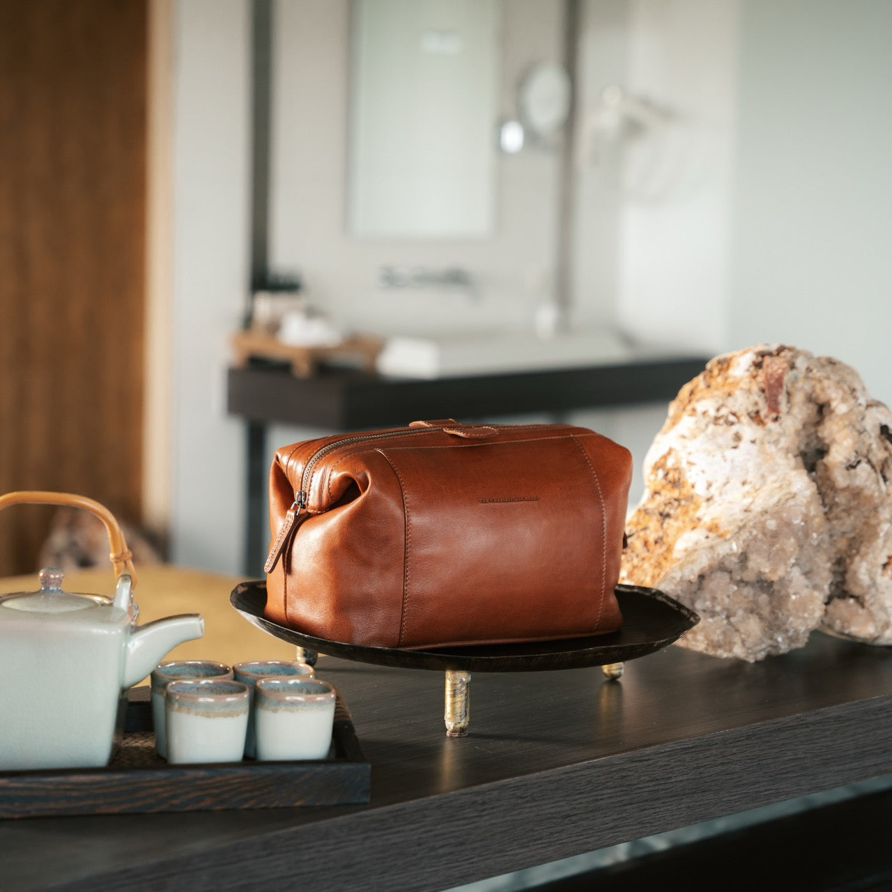 Cognac Leather Toiletry Bag Biassa, product view 3