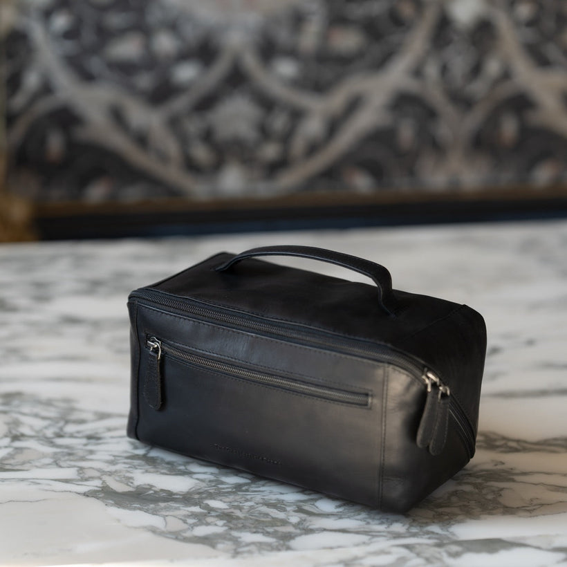 Black Leather Toiletry Bag Elmia, front view