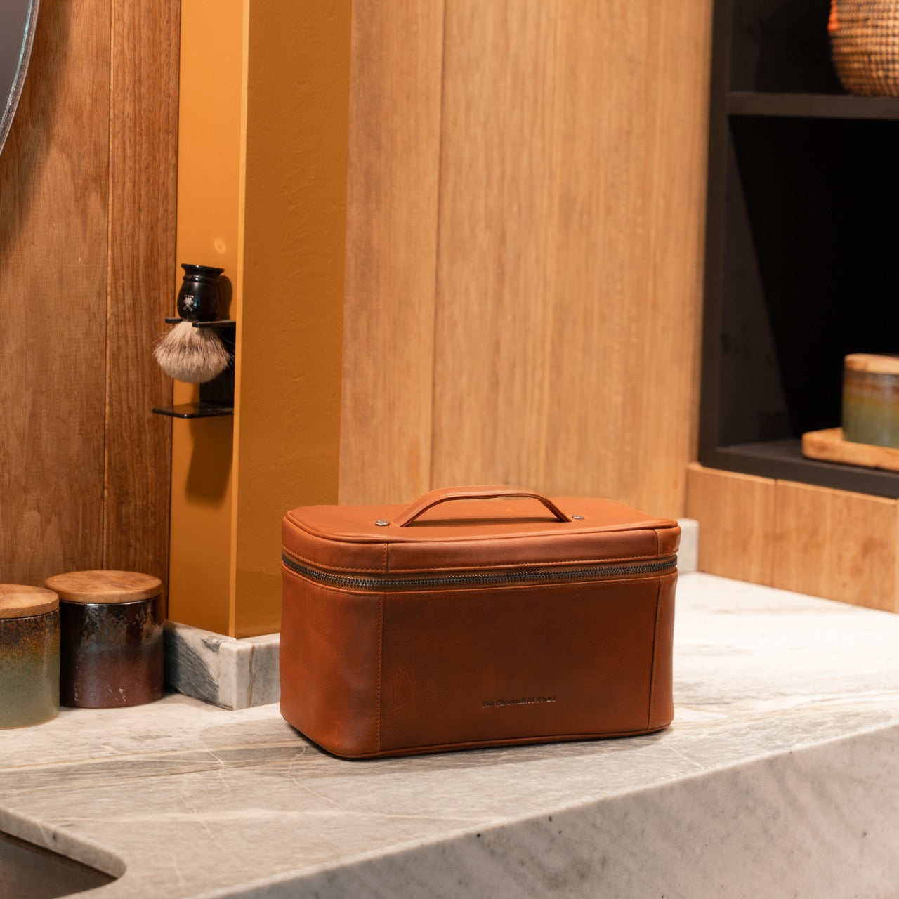 Cognac Leather Toiletry Bag Limone, product view 2