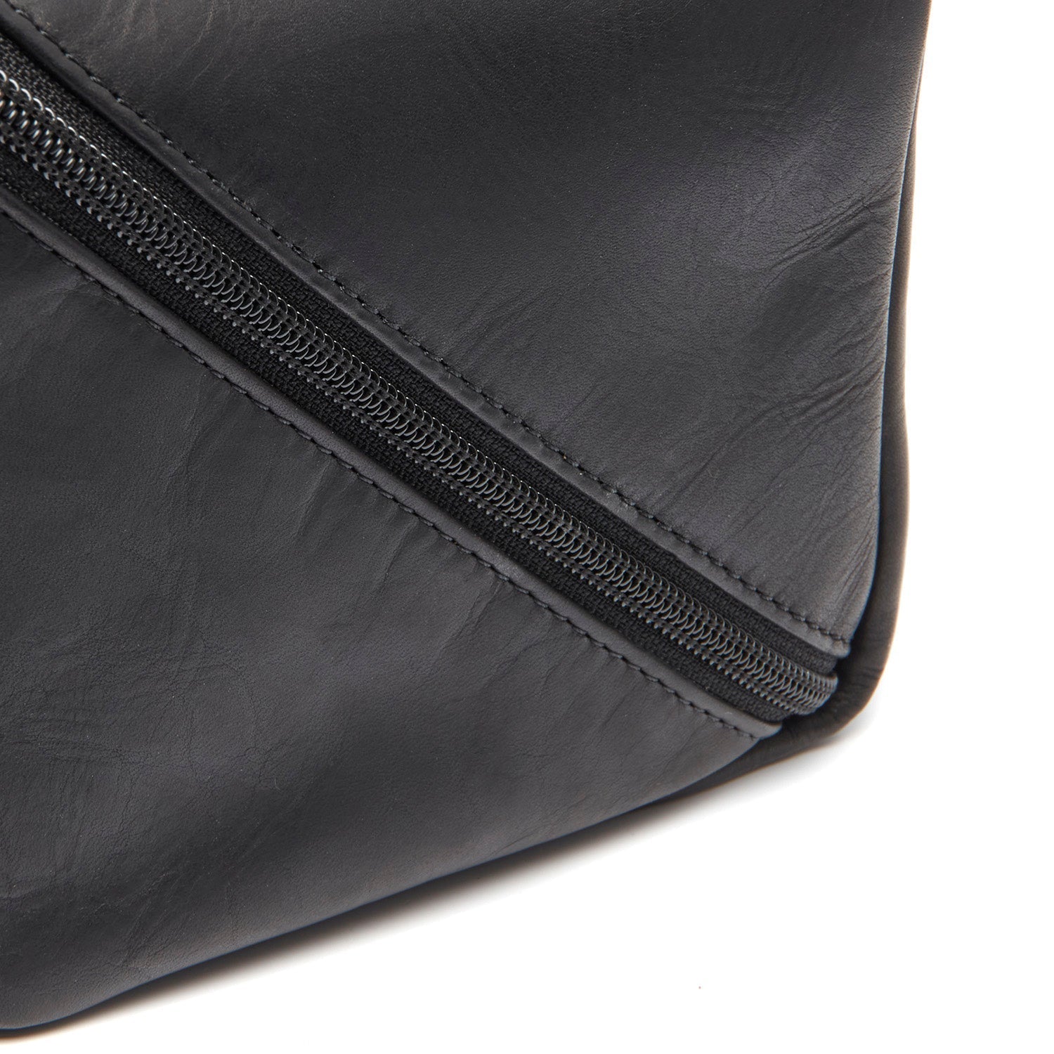Black Leather Toiletry Bag Trevia, detail view 1