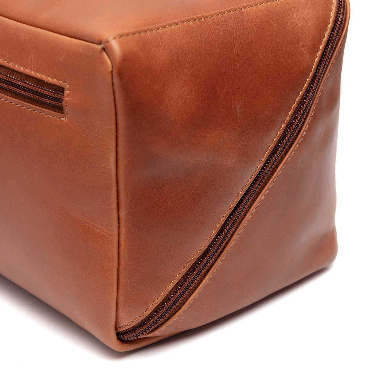 Cognac Leather Toiletry Bag Trevia, detail view 4