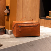 Cognac Leather Toiletry Bag Trevia, product view 2