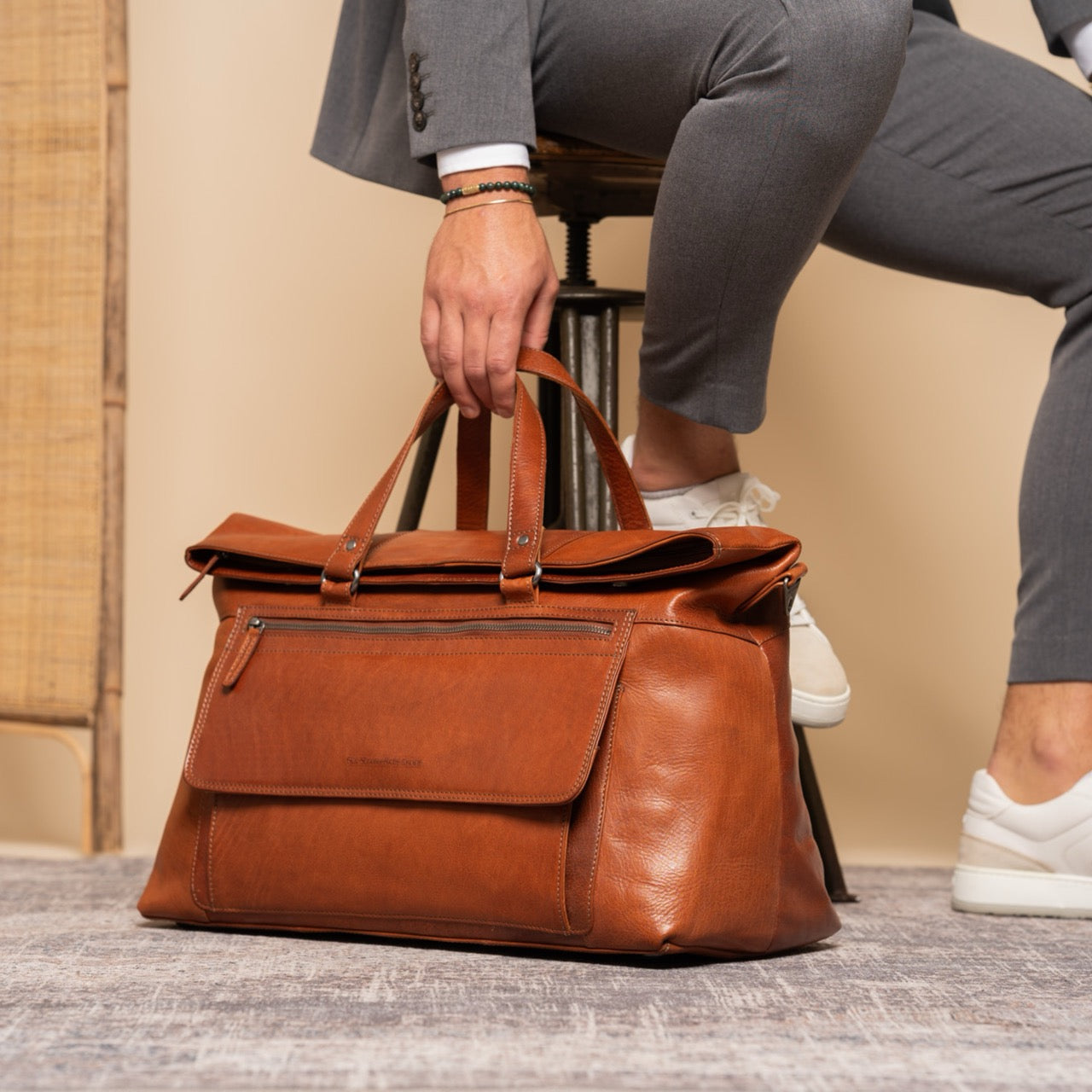 Cognac Leather Weekender Bag Lazio, product view 3