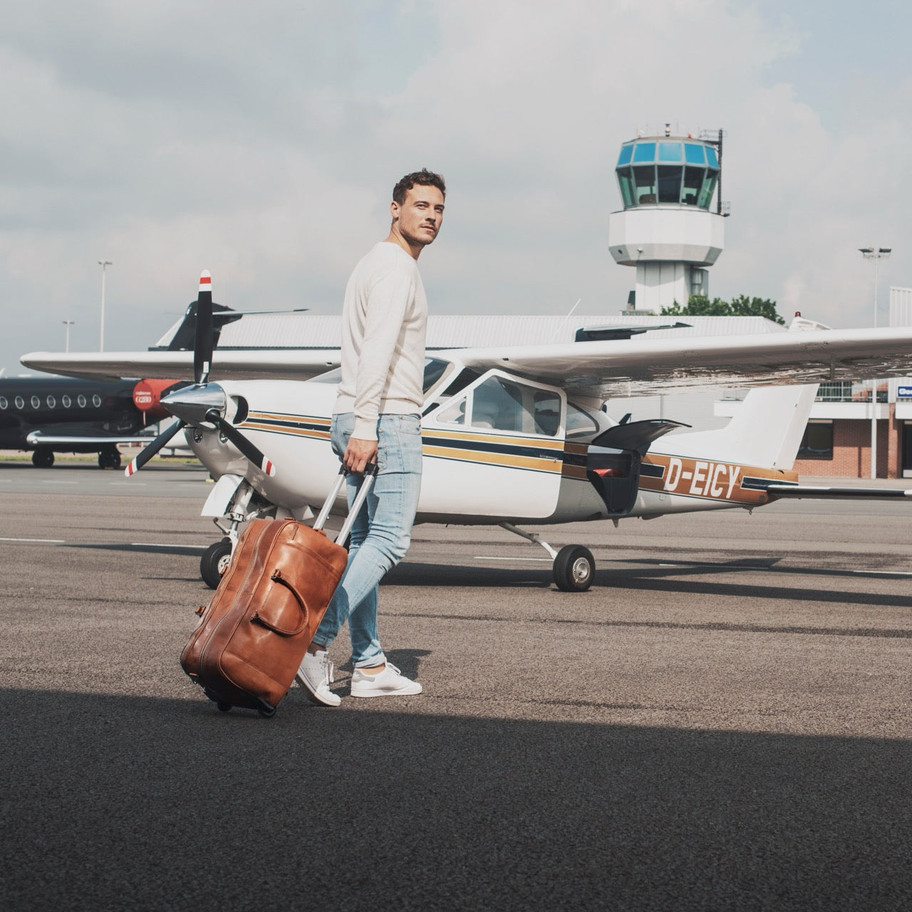 Cognac Leather Weekender Trolley Jayven, product view 3