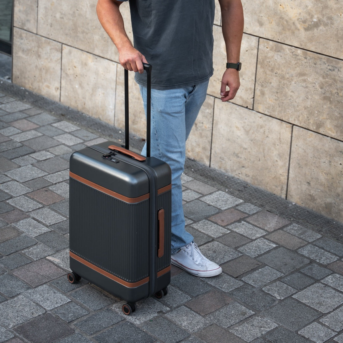 Medium Suitcase Zuna – alternate product view 2