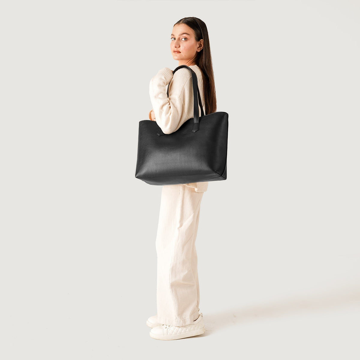 The Bianca Leather Tote Bag – alternate product view 2