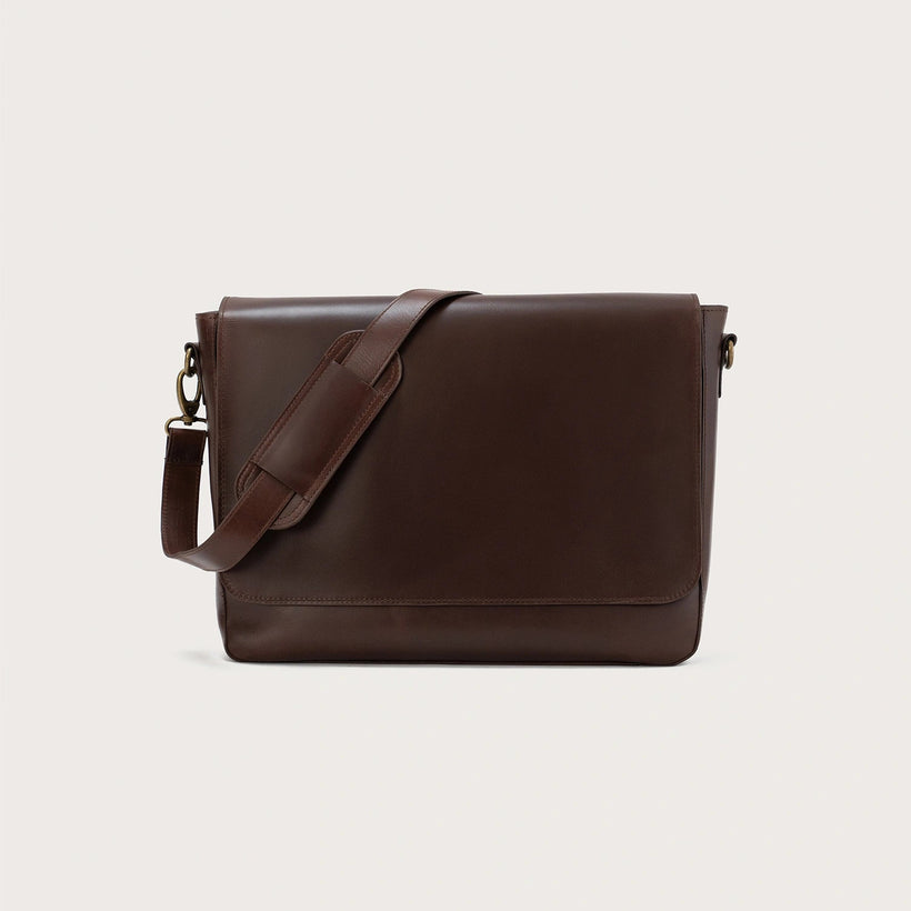 The Carismatico Leather Messenger Bag – alternate product view 1