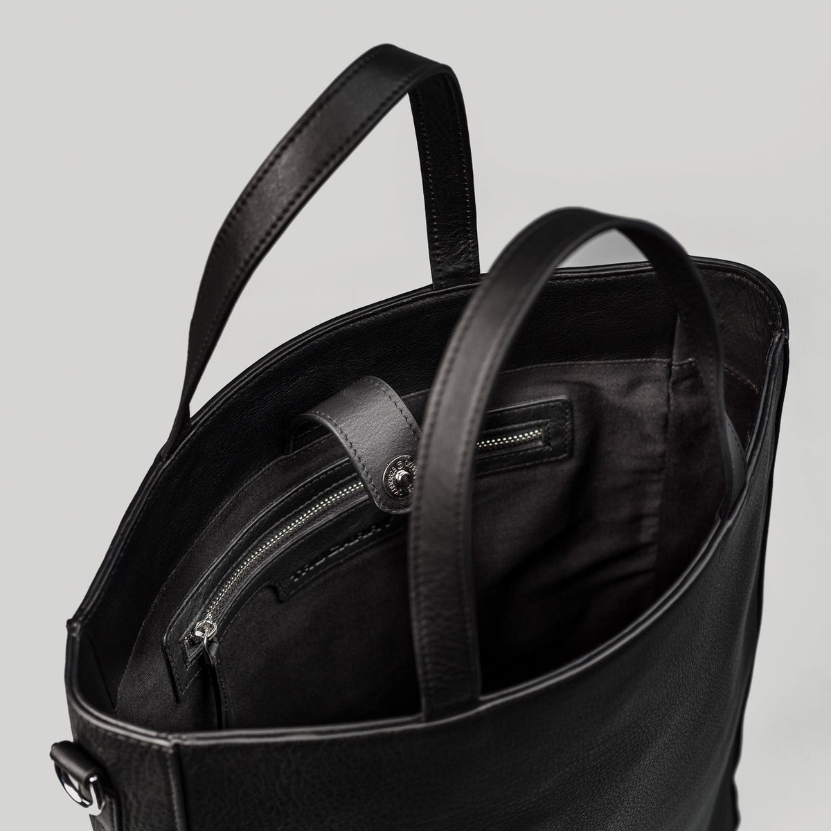 The Poet Leather Tote Bag – alternate product view 7